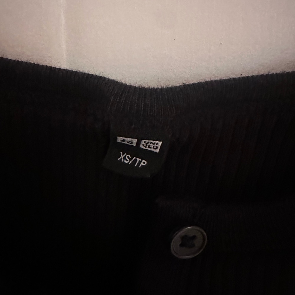 Black Ribbed Button-Up Tank Top - Picture 2 of 2